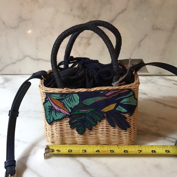 Basket Bag with Pull Ties - Picture 4 of 6